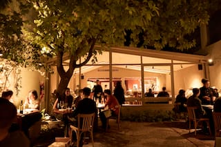 Un nuevo polo gastronómico se consolida en pleno barrio de casas bajas