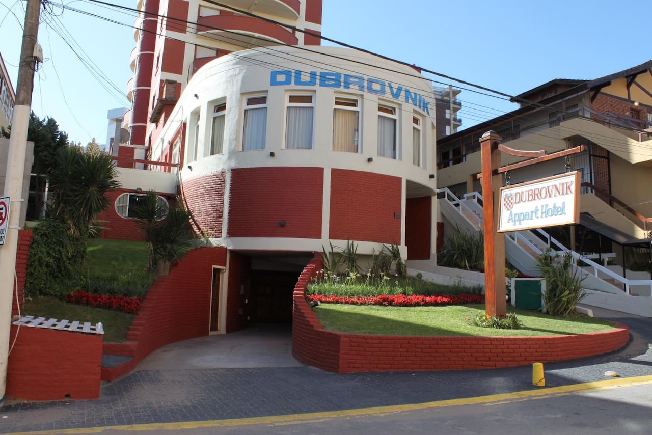 Dónde queda el hotel Dubrovnik que se derrumbó en Villa Gesell - LA NACION