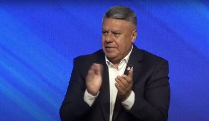 El aplauso de Tapia cuando se votó por su continuidad al frente de la AFA
