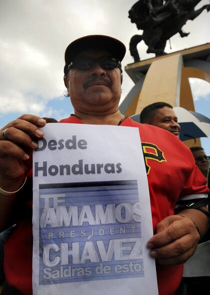 El apoyo a Chávez llega desde toda la región