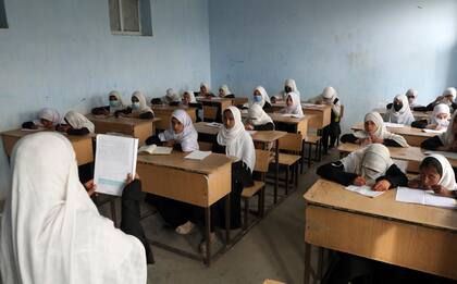 El apoyo a la educación femenina en Afganistán varía según la región del extenso país 