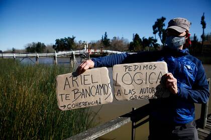 El apoyo que llegó para Suárez en su regreso al agua