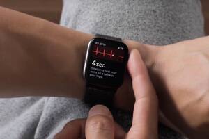 El Apple Watch Series 4 ya tiene activo el sensor para electrocardiogramas; sólo funciona con el modelo adquirido en EE.UU.