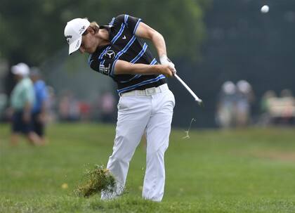 El approach del chaqueño en el hoyo 17, donde salvó el par en un trayecto de ida en el que registró cuatro birdies