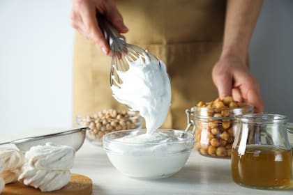 El aquafaba se comporta de una manera muy similar que el huevo crudo