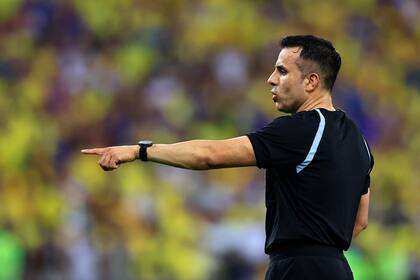 El árbitro chileno Piero Maza