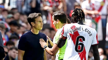 El árbitro Guzmán Mansilla, centro de las críticas por el penal que sancionó para Real Sociedad