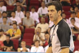 El árbitro de la polémica final del Mundial 2002 habló de Manu Ginóbili