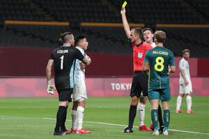 La selección Sub 23 sufrió una expulsión insólita y perdió en su debut olímpico