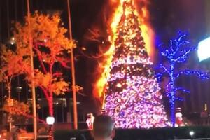 Incendiaron el imponente árbol de Navidad del edificio de Fox News y The Wall Street Journal