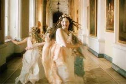 Filmada íntegramente en el Museo Hermitage de San Petersburgo. El arca rusa se destaca por su despliegue escénico