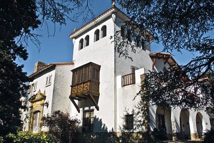El Archivo Museo Histórico lleva el nombre de Roberto Tomás Barili, periodista, escritor e historiador de Mar del Plata.