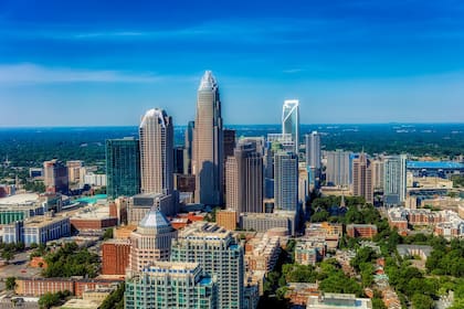 El área metropolitana de Charlotte, Carolina del Nore, cuenta con una población estimada de 2.491.650 habitantes