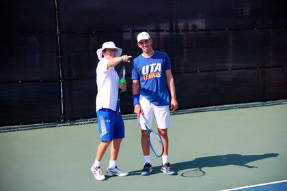 El argentino Bruno Tiberti (650° en 2009; estudió en universidades de Oklahoma y Georgia), actualmente es coach en la Universidad de Texas en Arlington.