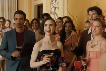El argentino, Francisco Freschi aparece en el segundo episodio de la quinta temporada de Emily in Paris (Foto: Captura de video)
