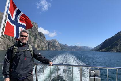 El argentino, Gastón Aguirre, es biólogo marino.