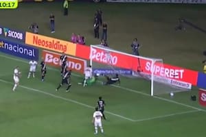 El ex №9 de Boca que falló ¡cuatro chances de gol! en la misma jugada en Brasil