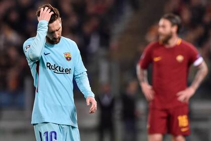 El argentino Lionel Messi se lamenta en el estadio Olímpico de Roma: Barcelona no pudo pasar la barrera de cuartos de final.