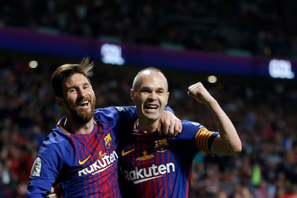 El argentino necesita un resto de equipo que lo cobije y lo potencie; Andrés Iniesta fue un notable abastecedor de Messi.