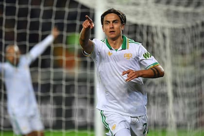 El argentino Paulo Dybala, jugador de Roma, que recibirá a Stuttgart por la Europa League.