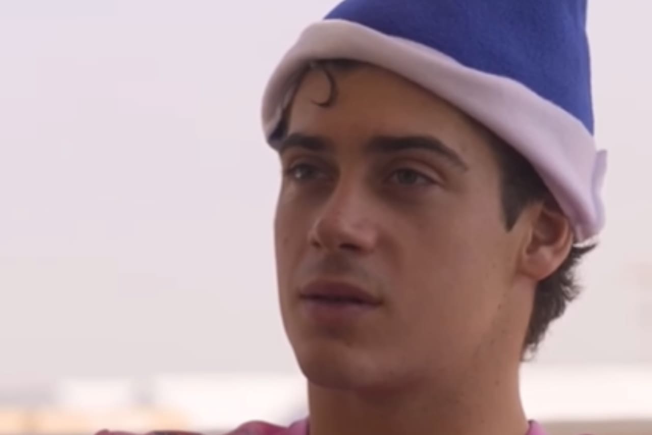 Franco Colapinto abre su regalo del amigo invisible en la Fórmula 1