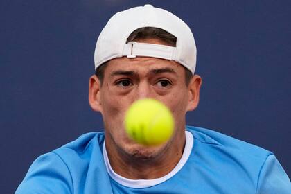 El argentino Sebastián Báez se despidió de Roland Garros muy pronto, en su debut, tras estar dos sets a cero ante Kecmanovic