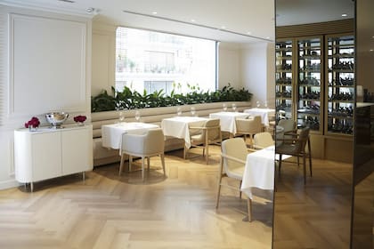 "El argentino valora lo que paga, la cantidad y la calidad. El caviar, la trufa... Valora una copa de cristal Riedel, delgada, de 70 dlares. Valora determinada vajilla o las sillas hechas a medida"