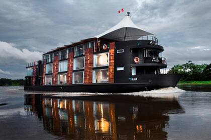 El Aria Amazon es un barco de lujo que navega por el norte del río Amazonas, en el Perú. 