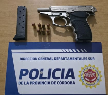 El arma que tenía el hombre que fue detenido