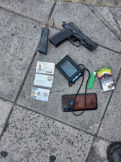 El arma usada en el ataque, la 9 mm reglamentaria de la Policía Federal