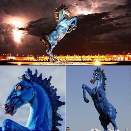 El armado de la escultura del caballo azul Mustang terminó con la vida de su creador Luis Jiménez (Instagram/@flatearthzone)