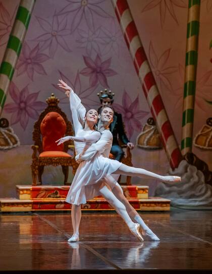 El armónico ensable de la pareja protagónica de Rocío Agüero y Lucas Erni gana protagonismo en el reino de las golosinas, del segundo acto