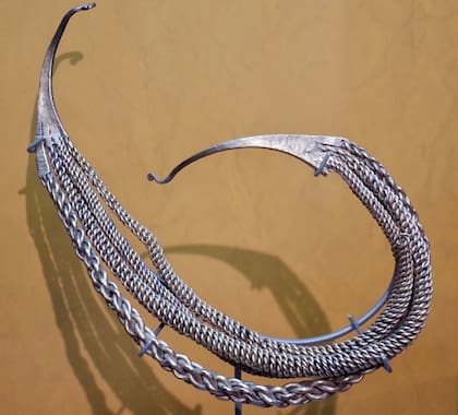 El aro de plata vikingo forjado con el metal de origen islámico