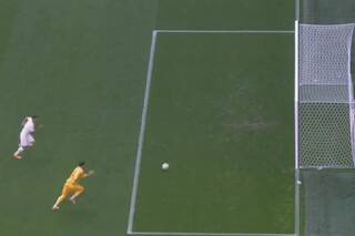El gol más insólito de la Eurocopa: pase atrás... ¡sin mirar al arquero!