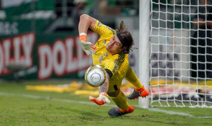 El arquero Cassio le desvía un penal a Lucas Lima, de Palmeiras, en la final del Torneo Paulista 2018