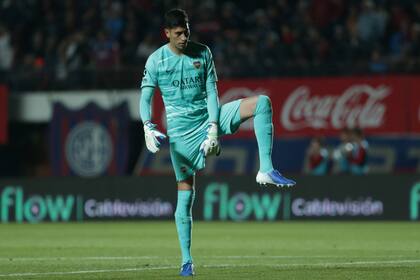 El arquero de Boca se estuvo evaluando la zona de dolor y estuvo a punto de salir reemplazado por Marcos Díaz