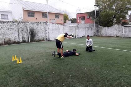 El arquero de Juventud Unida, con trabajos específicos; solo 6 jugadores pueden ser mayores de 23 años en cada plantel