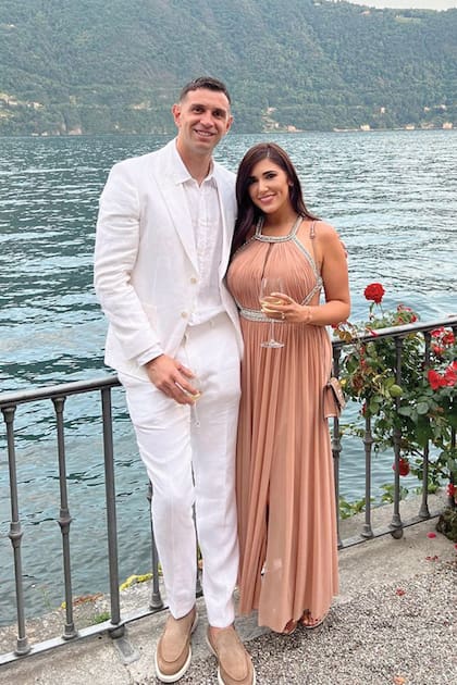 El arquero de la Selección Nacional, Emiliano “Dibu” Martínez, estuvo acompañado por su mujer, Mandinha.