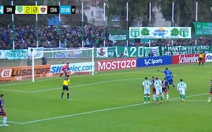 El arquero de San Miguel Joaquín Pucheta desperdició la posibilidad de aumentar la ventaja después de malograr un penal en el minuto 37 del primer tiempo; su equipo ya ganaba 2-0