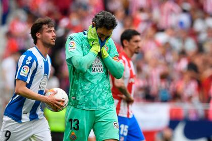 El arquero del Espanyol, Diego López, se lamenta: Atlético de Madrid ganó 2-1 en tiempo suplementario por un penal señalado por el VAR. 
