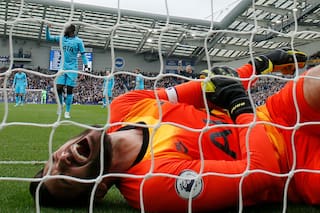 Caída, gritos y morfina: la escalofriante lesión del arquero campeón del mundo