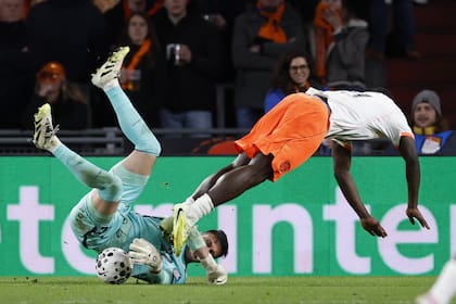 El arquero Gonzalo Valle sufrió una lesión por la que fue retirado en camilla y reemplazado por David Cabezas; el titular es Hernán Galíndez, que atajó el jueves ante Marruecos.