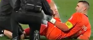 El arquero fingió una lesión en pleno partido para que sus compañeros pudieran romper el ayuno del Ramadán