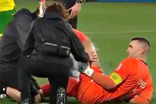 El arquero fingió una lesión en pleno partido para que sus compañeros pudieran romper el ayuno del Ramadán