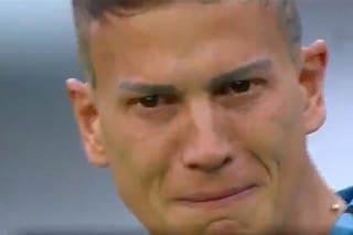 El arquero de Uruguay no pudo contener las lágrimas antes del partido con Corea del Sur