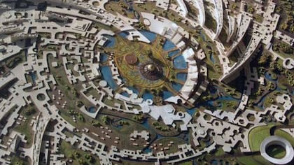 La vista aérea de la única ciudad del mundo en donde no hay políticos, dinero en efectivo, pero sólo viven 3300 personas