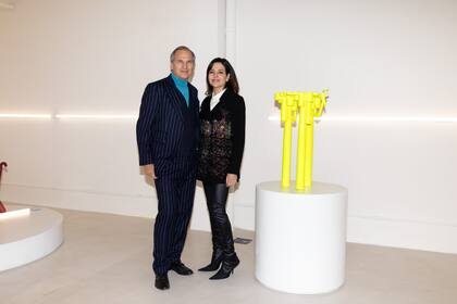 El arquitecto Javier Iturrioz y Sandra Hillar, creadora la galería Satsch