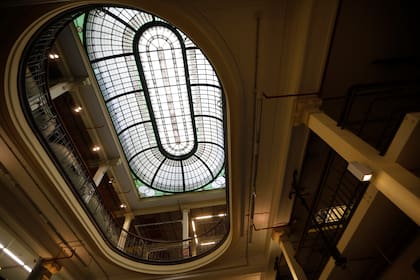 El arquitecto Lorenzo Siegerist diseñó el tercer piso con dos impactantes vitraux con una sobrecúpula protectora