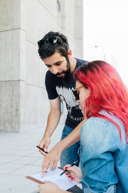 El arquitecto Martín Nerguizián Raris sale a dibujar con turistas para conocer gente y hacer una pausa en su agitada semana laboral