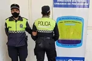 El arresto de la policía Florencia Elizabeth Morales, de 24 años, tras robarles a dos adolescentes en una plaza de San Miguel de Tucumán